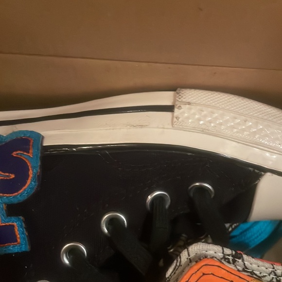 Space Jam Converse worn one time/ two laces - Picture 8 of 8